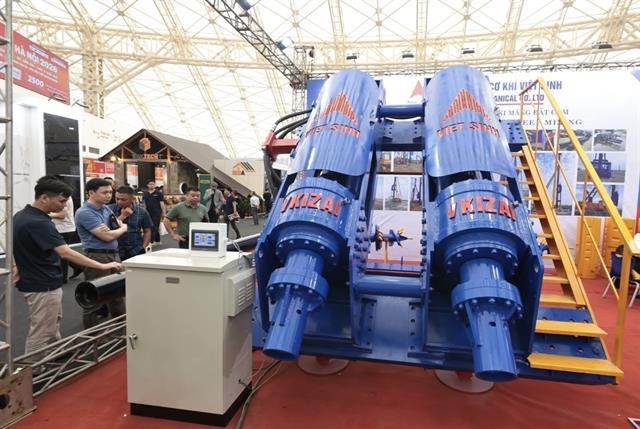 Deputy PM urges construction sector to address climate, technology challenges at Vietbuild Hà Nội 2026