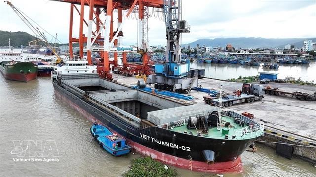 At least 10 per cent reduction in pilotage service fees offered for all Vietnamese-flagged vessels