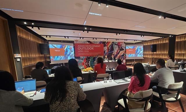 Việt Nams growth to moderate as external risks intensify: ADB