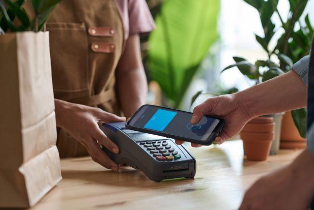 Việt Nams small firms lead Asia-Pacific growth rankings, tech adoption boosts outlook