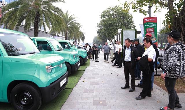 Electric trucks shift gears in policy and infrastructure push