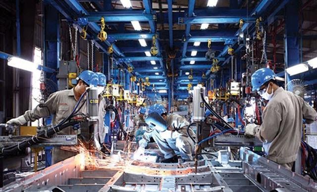 New manufacturing orders decrease as costs rise