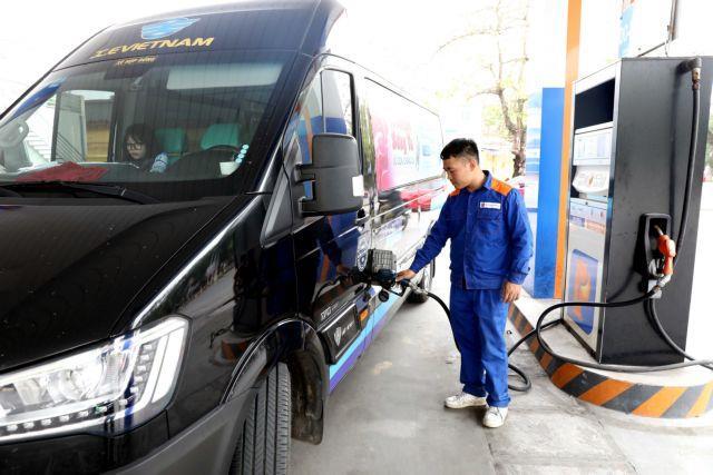 Ministry proposes extending fuel tax cuts