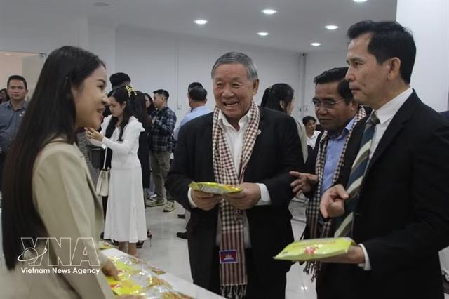 Việt Nam, Cambodia promote cross-border e-commerce to bolster exports