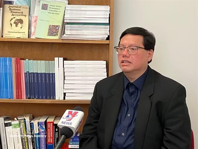 Việt Nam should focus on competitive niches in global tech value chain: UK-based expert