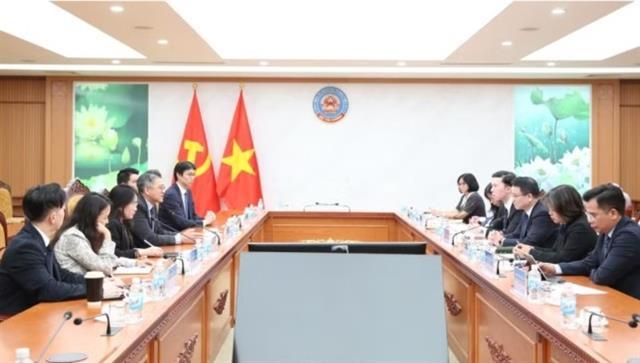 Việt Nam, Bloomberg seek deeper ties to boost financial market development