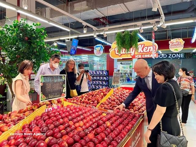 Vietnamese consumers develop taste for Australian, New Zealand fruit