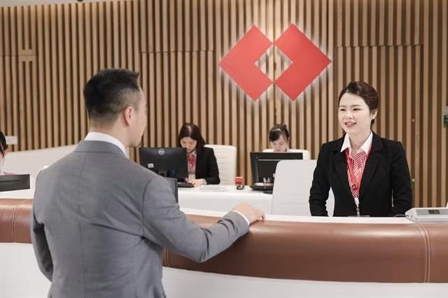VN-Index breaks over 1,800 points on large-cap stocks