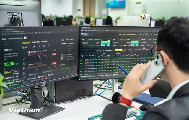 VN-Index rebounds despite low liquidity