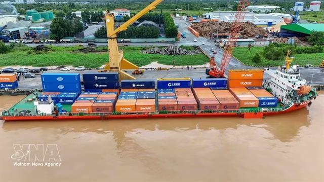 First direct container ship from Chinas Nanning arrives in Cần Thơ