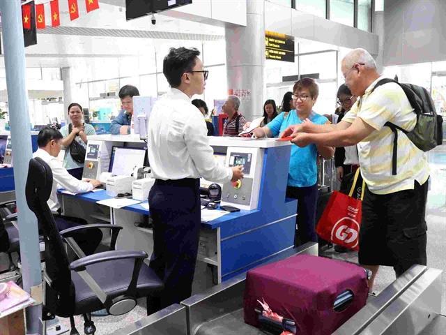 Liên Khương International Airport welcomes first intl flight since reopening