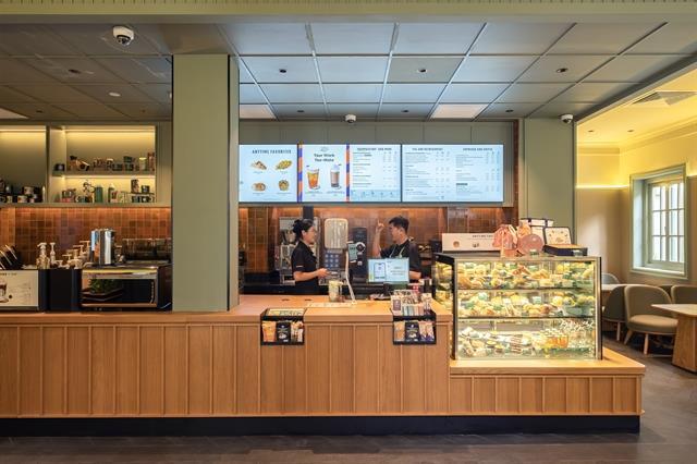 Starbucks Vietnam opens first signing store in HCM City
