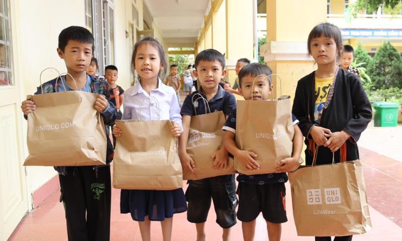 UNIQLO Vietnam support post-flood recovery at schools in northern and central Việt Nam