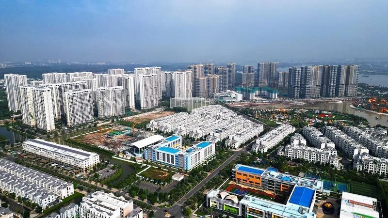 PM reviews social housing and property market progress, sets tasks for future