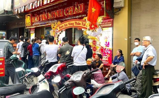 Gold extends gains as Middle East tensions boosts safe-haven rush