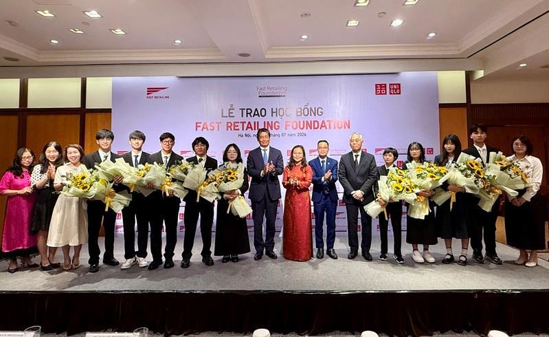 Students receive the 2026 Fast Retailing Foundation Scholarships