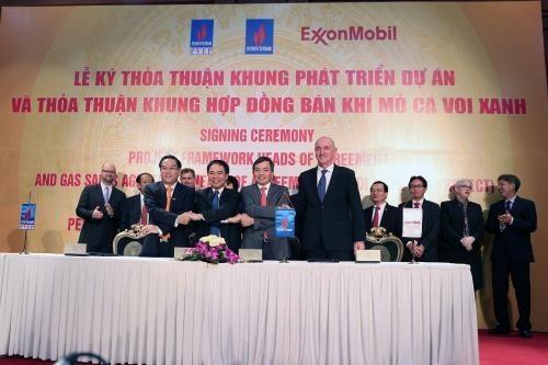 10b pact to develop gas-powered plants signed