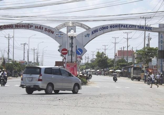 Long Ans Tan Duc IP opens 2nd phase