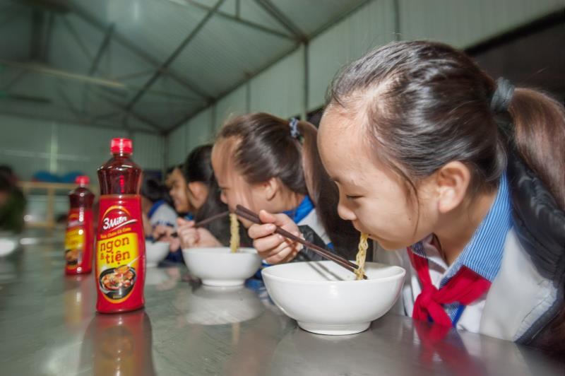 3 Mien brings warm Tet to needy children