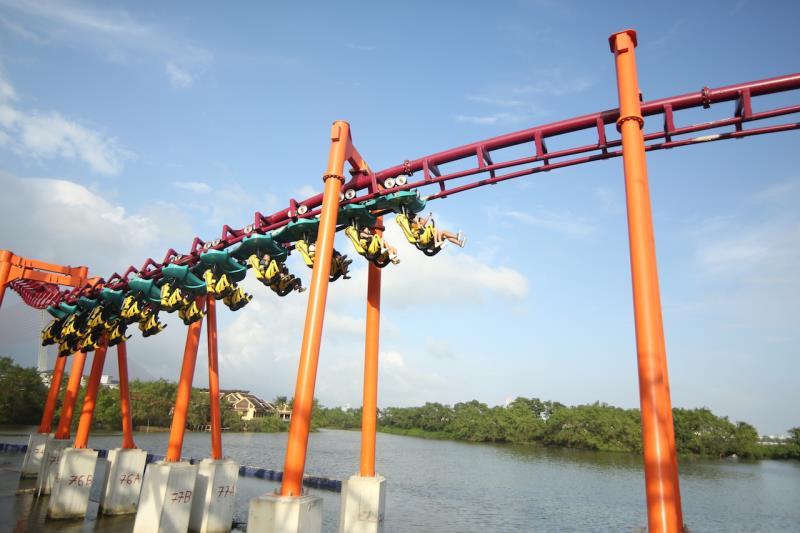 VNs largest roller coaster opens at Asia Park
