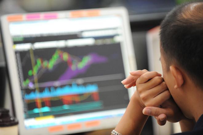 VN-Index reaches close to 900 points