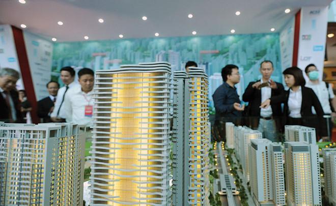 VN stocks advance boosted by securities, real estate