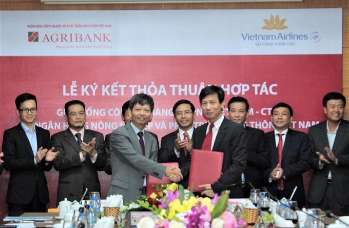 Vietnam Airlines and Agribank sign co-operation agreement