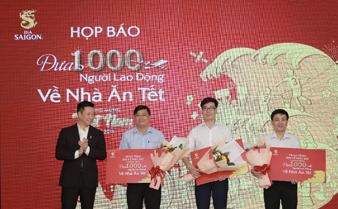 Sabeco to gift air tickets for outstanding workers to return home for Tet