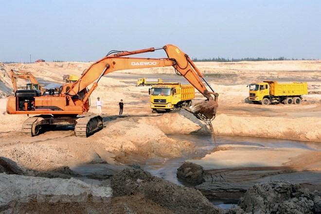Ha Tinh asks to close Thach Khe iron mine