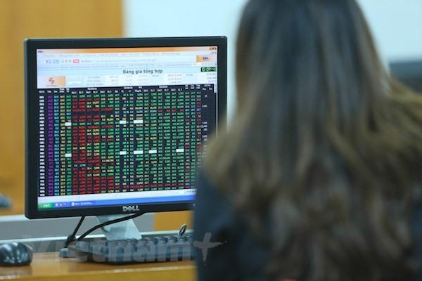 Shares rebound on banking stocks