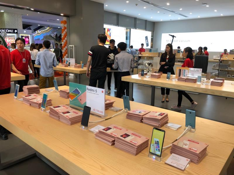 Xiaomi opens regions largest store in HCM City