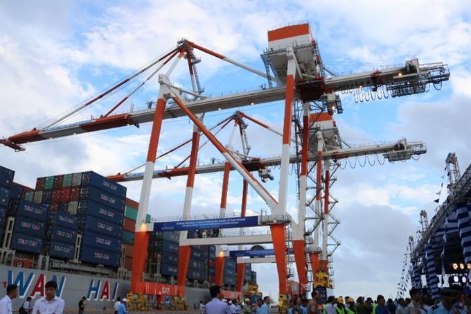 Lach Huyen intl port opens in Hai Phong