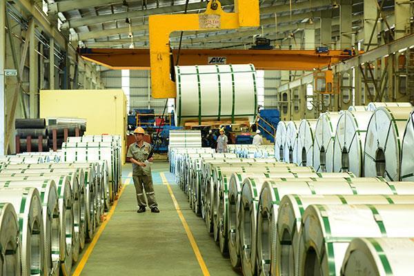 Shares rise steadily on strong bargain purchases