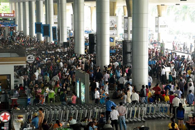 Passengers warned to get to airport early