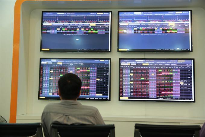 Stocks seen staying negative on investor fears