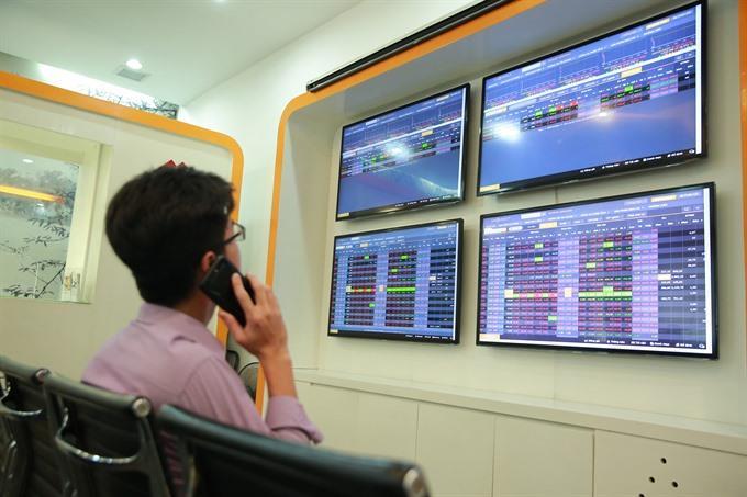 VN-Index rebounds on large caps