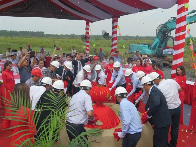 Long An Province gets one more solar energy plant