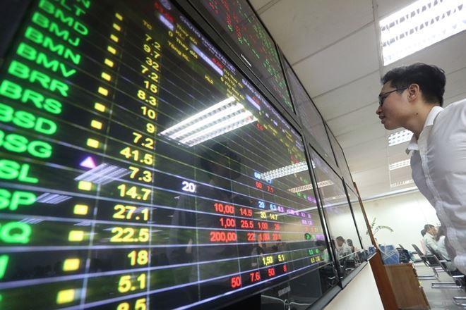 VN stocks fall on weak market sentiment