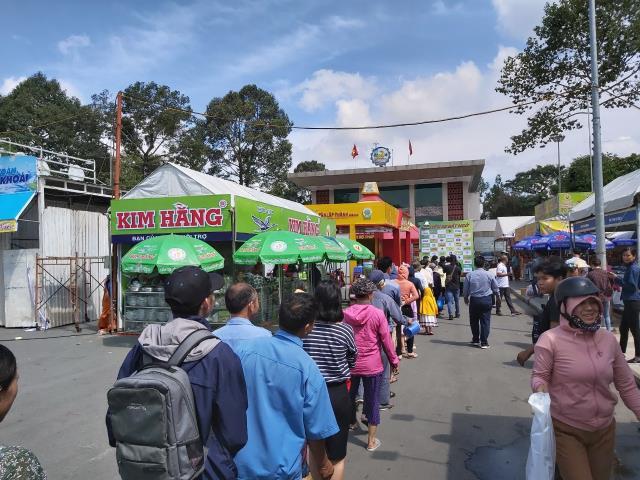 Vietnamese high-quality products fair opens in Ca Mau