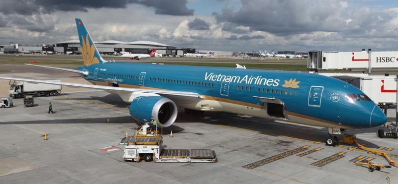 Vietcombank to sell Vietnam Airlines shares