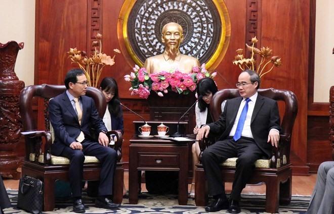 HCM City urges Samsung to open RD centre