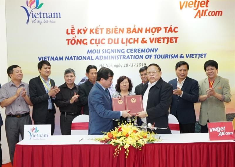 Vietjet, VNAT seal co-operation deal