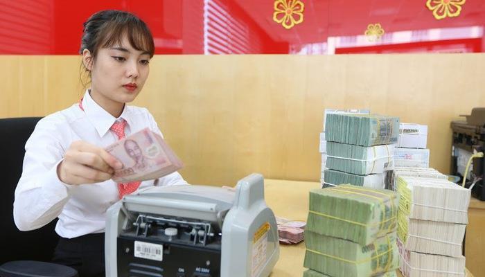 Central bank sets to tighten unsecured consumer finance