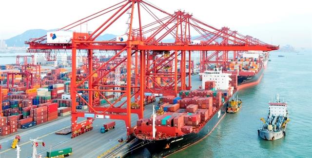 Viet Nams trade surplus narrows in first four months of 2019