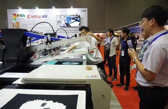 HCM City hosts intl screen printing, digital technology exhibition
