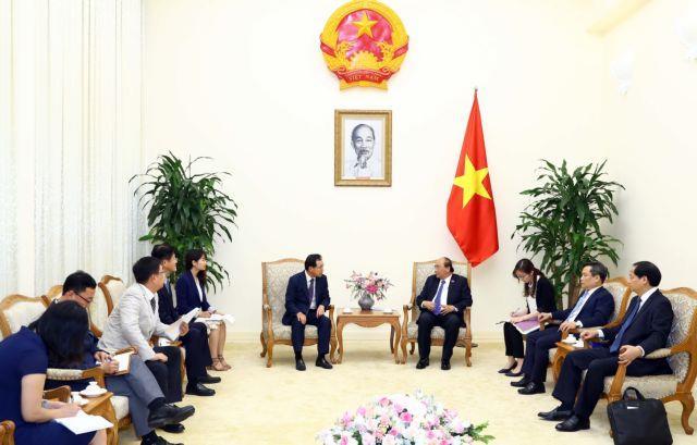 PM urges Samsung Vietnam to expand operations