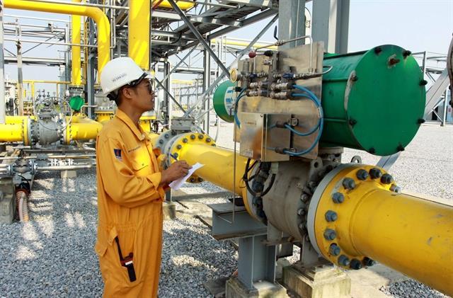Shares advance for second day on foreign buying