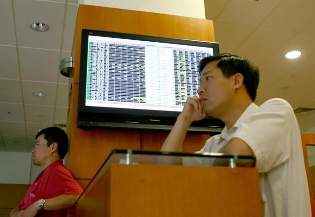 Shares decline after holiday due to investors vigilance