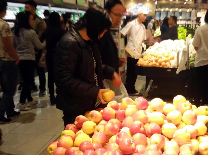 International fruit exporters see Vietnamese market as ripe for picking