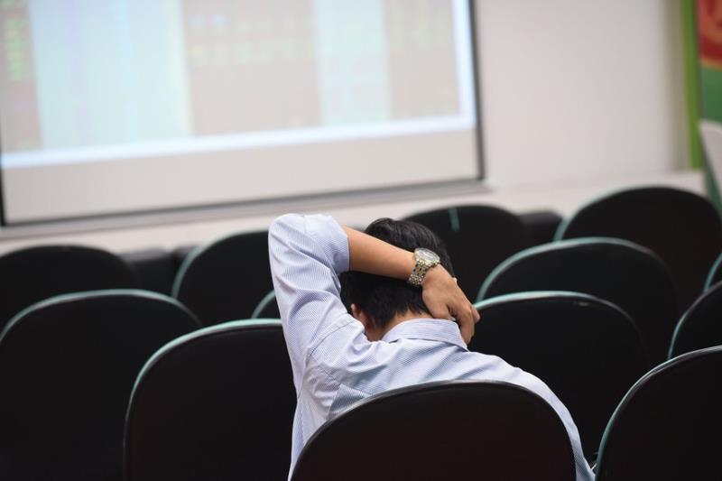 VN stocks decline as market reacts to higher coronavirus death toll